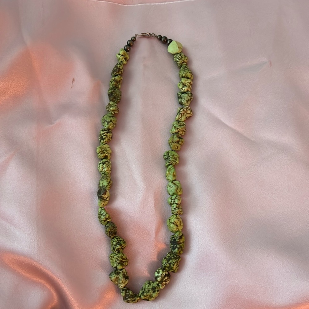 Genuine green agate  necklace. Heavy stones Beautiful necklace